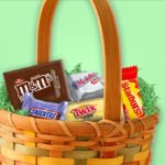 Mars M&M'S, SNICKERS, TWIX, 3 MUSKETEERS & STARBURST Assorted Easter Basket Candy, 31.06 oz, 100 Piece Bag - Image 3